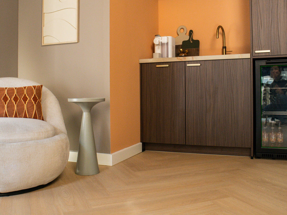 Zwarte of witte plinten